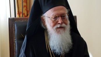 Στον Ευαγγελισμό  ο Αρχιεπίσκοπος Αλβανίας Αναστάσιος – Εντός της ημέρας το ιατρικό ανακοινωθέν