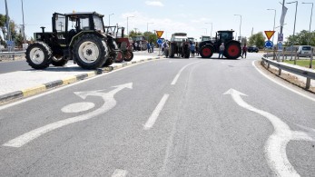 Μπλόκο αγροτών στην εθνική οδό Αθηνών Λαμίας – Κλειστή στο Κάστρο Βοιωτίας