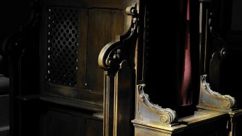 Ένας εικονικός Ιησούς στο εξομολογητήριο