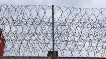 Πρώτο κόμμα πίσω από τα κάγκελα