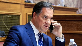 Βουλευτής του ΣΥΡΙΖΑ μιλούσε μέσω τηλεδιάσκεψης ενώ οδηγούσε - Έξαλλος ο Γεωργιάδης