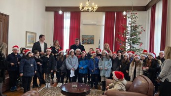 Θεσσαλονίκη: έψαλαν τα κάλαντα στους συντονιστές του πρωθυπουργικού γραφείου