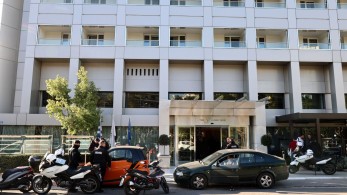 Μιχαλακοπούλου: νεκρή γυναίκα που έπεσε από τον έκτο όροφο ξενοδοχείου Μιχαλακοπούλου: νεκρή γυναίκα που έπεσε από τον έκτο όροφο ξενοδοχείου