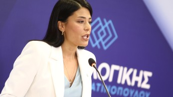 Λατινοπούλου εναντίον Βελόπουλου: Τσαρλατάνος που πουλάει επιστολές του Ιησού και κηραλοιφές