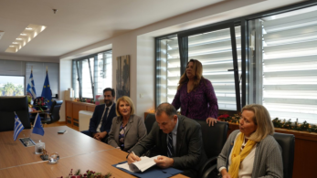 Υπουργείο Μετανάστευσης και Ασύλου: υπεγράφησαν οι συμβάσεις για την παροχή διερμηνείας