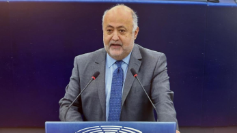 Δημήτρης Τσιόδρας: «Η Ευρώπη χρειάζεται ενιαία φωνή απέναντι στις παγκόσμιες προκλήσεις» Δημήτρης Τσιόδρας: «Η Ευρώπη χρειάζεται ενιαία φωνή απέναντι στις παγκόσμιες προκλήσεις»