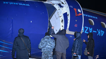 Κυβερνητικές πηγές Αζερμπαϊτζάν: ρωσικός πύραυλος προκάλεσε την πτώση του αεροσκάφους στο Καζακστάν