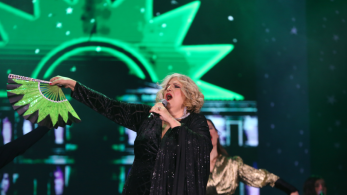 Πρωτοχρονιά στο Σύνταγμα: μόνο που δεν βγήκε σε ολόγραμμα ο Αντρέας με το ζιβάγκο