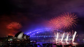 «Ποδαρικό» στη Νέα Ζηλανδία και την Αυστραλία έκανε το 2025-Δείτε το εντυπωσιακό σόου