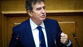 Ηχηρή απάντηση Χρυσοχοΐδη σε Κωνσταντοπούλου: «Ψάξτε κι εσείς να δείτε ποιοι πήγαν τον αστυνομικό στη Βουλή»