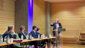 Συζήτηση Τσιάρα με αγρότες στην Κρήτη: για πρώτη φορά ολιστικός σχεδιασμός για τα αρδευτικά έργα