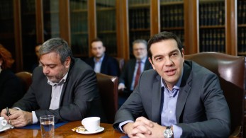 Βολές κατά Τσίπρα