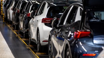 Οι Έλληνες στρέφονται στην ηλεκτροκίνηση – Με θετικό πρόσημο έκλεισε η αγορά αυτοκινήτου