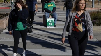 Τραμπ: καλεί τους εργαζόμενους στο ομοσπονδιακό κράτος σε εθελουσία έξοδο