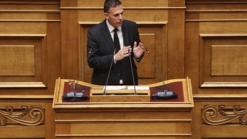 Απίστευτος Καραμέρος: «βγάζει από το κάδρο» τη Hellenic Train... κατηγορώντας τον Μητσοτάκη για τα Τέμπη