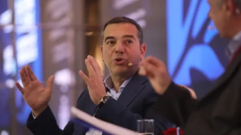 Αλέξης Τσίπρας: πυροδοτεί κόντρα με τον Ανδρουλάκη με το βλέμμα στην επόμενη ημέρα