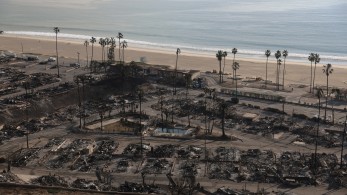 Λέκκας για καταστροφή στο Λος Άντζελες:  Η πυρκαγιά στον αστικό ιστό δύσκολα αντιμετωπίζεται