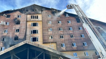 Τουρκία: Δεκαπέντε συλλήψεις για την πυρκαγιά σε ξενοδοχείο χιονοδρομικού κέντρου Τουρκία: Δεκαπέντε συλλήψεις για την πυρκαγιά σε ξενοδοχείο χιονοδρομικού κέντρου