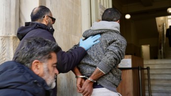 Κακοποίηση 3χρονου: στον Κορυδαλλό υπό άκρα μυστικότητα η μητέρα και ο σύντροφός της