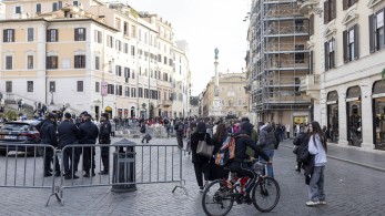 Συνεχίζει η Ρώμη τον «πόλεμο» στα Airbnb - Αφαιρούται κλειδοθήκες από σημεία της πόλης