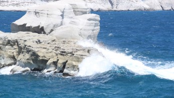 Δήμαρχος Μήλου για το ξενοδοχείο στο Σαρακήνικο: Θα ελεγχθούν όλες οι άδειες