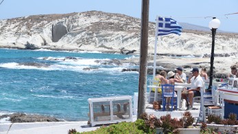 Μήλος: καταστρέφουν το Σαρακήνικο για να φτιάξουν ξενοδοχείο - Ξεσηκωμός στο νησί Μήλος: καταστρέφουν το Σαρακήνικο για να φτιάξουν ξενοδοχείο - Ξεσηκωμός στο νησί