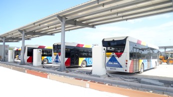 Θεσσαλονίκη: Η τρέλα των «προκλήσεων» στο Tik Tok συνεχίζεται - Νεαροί σκαρφάλωσαν σε λεωφορείο