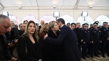 Συγκλονίζει η μητέρα του Γιώργου Λυγγερίδη: Θέλω να δω στα μάτια αυτόν που έριξε τη φωτοβολίδα