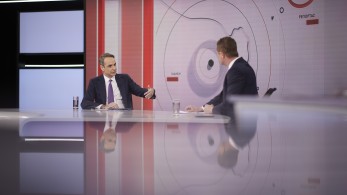 Ο Μητσοτάκης άφησε να φανεί η ανθρώπινη πλευρά του αγνοώντας το πολιτικό κόστος Ο Μητσοτάκης άφησε να φανεί η ανθρώπινη πλευρά του αγνοώντας το πολιτικό κόστος