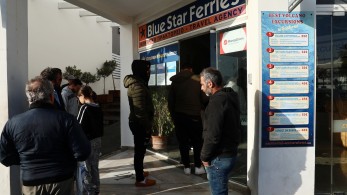 Νησί-φάντασμα η Σαντορίνη: μαζική η φυγή των κατοίκων