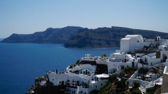 Στον χορό των Ρίχτερ η Σαντορίνη: σε ετοιμότητα οι Αρχές - Τι λένε οι σεισμολόγοι