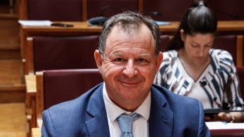 Εννέα χρόνια Κυριάκος Μητσοτάκης-Βασίλης Γιόγιακας στο «Μανιφέστο»: Μια ευρύχωρη αγκαλιά