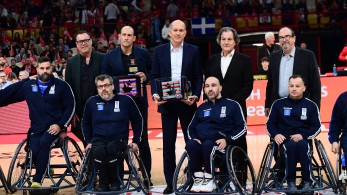 Ολυμπιακός-Μπάγερν: βραβεύτηκαν οι Αγγελόπουλοι από τον ΟΣΕΚΑ πριν από το τζάμπολ