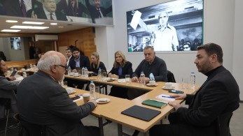 ΠΑΣΟΚ: θέλει να κρυφτεί και η χαρά δεν το αφήνει ΠΑΣΟΚ: θέλει να κρυφτεί και η χαρά δεν το αφήνει