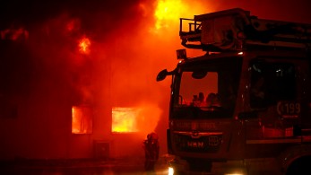 Μήνυμα από το 112 για τη φωτιά στον Βοτανικό – «Κλείστε πόρτες και παράθυρα»