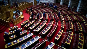 Βουλή: ενός λεπτού σιγή για τους πεσόντες αξιωματικούς στα Ίμια Βουλή: ενός λεπτού σιγή για τους πεσόντες αξιωματικούς στα Ίμια