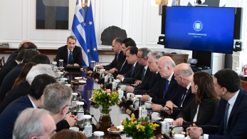 Οι πολίτες συνεχίζουν να εμπιστεύονται τη ΝΔ και τον Κυριάκο Μητσοτάκη για τη διακυβέρνηση Οι πολίτες συνεχίζουν να εμπιστεύονται τη ΝΔ και τον Κυριάκο Μητσοτάκη για τη διακυβέρνηση
