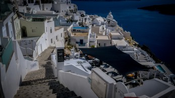 Τι λένε οι επιστήμονες για την εξέλιξη και τις αιτίες των σεισμών σε Σαντορίνη και Αμοργό Τι λένε οι επιστήμονες για την εξέλιξη και τις αιτίες των σεισμών σε Σαντορίνη και Αμοργό