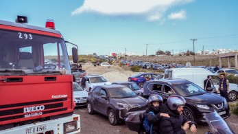 Κύμα φυγής από τη Σαντορίνη - Έκτακτα δρομολόγια πλοίων και αεροπλάνων