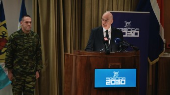 Δένδιας: Δημιουργούμε τον Έλληνα στρατιώτη του 21ου αιώνα- Η νέα «στολή του Μαχητή»