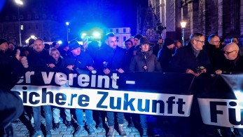 Συνεχίζονται οι καταγγελίες στη Γερμανία για τα πλαστά «εισιτήρια απέλασης» του AfD Συνεχίζονται οι καταγγελίες στη Γερμανία για τα πλαστά «εισιτήρια απέλασης» του AfD