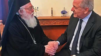 Δημήτρης Αβραμόπουλος για Αναστάσιο: «Κατάφερε να αναστηλώσει την Ορθόδοξη Εκκλησία της Αλβανίας από τα ερείπια»