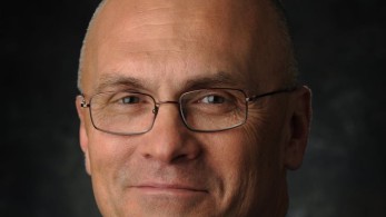 Άντριου Πάζντερ: νέος πρεσβευτής των ΗΠΑ στην ΕΕ πρώην επικεφαλής αλυσίδας φαστ-φουντ