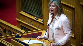 Ζέττα Μακρή κατά του «πατερούλη» Μπέου