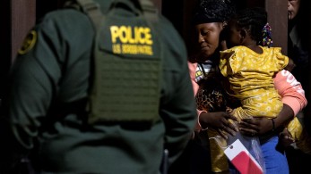 Κολομβία: δεν έγιναν αποδεκτά αμερικανικά αεροσκάφη που μετέφεραν μετανάστες από τις ΗΠΑ