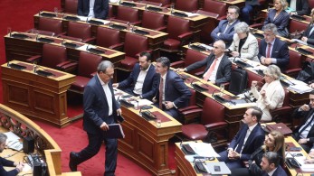 Kαι τώρα, σύντροφοι, τι θα κάνουμε χωρίς παράνομο φορτίο και ξυλόλια; Kαι τώρα, σύντροφοι, τι θα κάνουμε χωρίς παράνομο φορτίο και ξυλόλια;