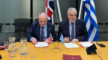 Μπήκαν οι υπογραφές στο Μνημόνιο Συνεργασίας μεταξύ Ελλάδας-Βρετανίας για θέματα ναυτιλίας
