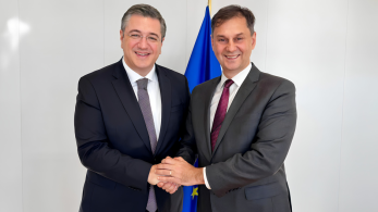 Συνάντηση Θεοχάρη - Τζιτζικώστα στις Βρυξέλλες για την υποψηφιότητα στον ΠΟΤ