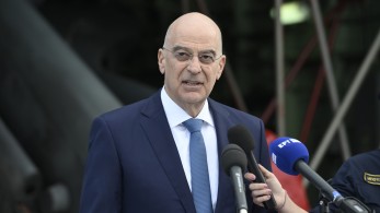 Επίσκεψη Νίκου Δένδια στη φρεγάτα «Ύδρα» στο Άμπου Ντάμπι: Η κυβέρνηση υπερασπίζεται την ελληνική κυριαρχία