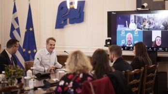 Συνάντηση Μητσοτάκη με δικαιούχους των στεγαστικών προγραμμάτων: Βελτιώσεις και διευκολύνσεις Συνάντηση Μητσοτάκη με δικαιούχους των στεγαστικών προγραμμάτων: Βελτιώσεις και διευκολύνσεις